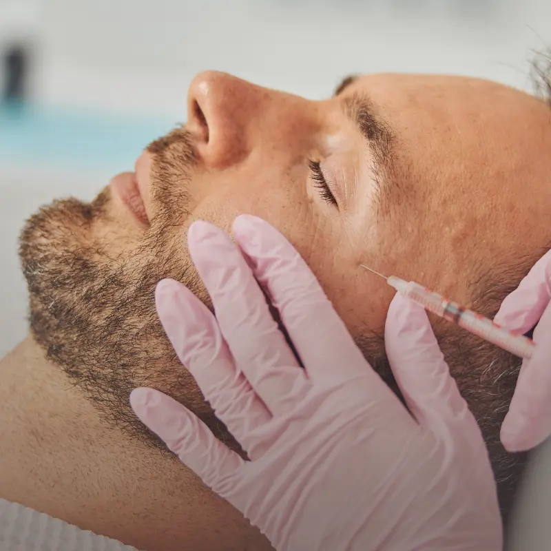 O Ácido Hialurónico no Homem hidrata a pele, suaviza linhas de expressão e devolve definição natural. Descubra a solução ideal para o Homem.